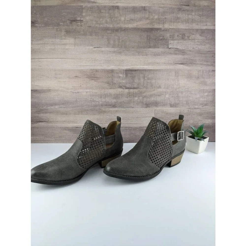 NWOT Leather Perforated Western Booties